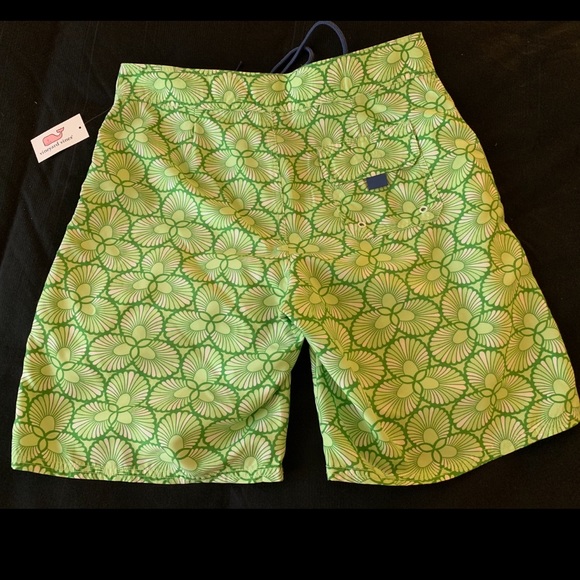 Brand New Vineyard Vines Board Short - Picture 2 of 3